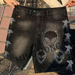 กางเกงยีนส์ขาสั้นผ้าเดนิมหลากสีสำหรับผู้ชายสไตล์สตรีทลายพลอยเทียมตามสั่ง - Product Image 1