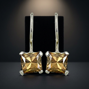 Boucles d'oreilles en alliage plaqué argent pour femmes, boucles d'oreilles en cristal taillé princesse, bijoux de fête géométriques classiques - Product Image 1