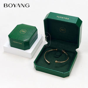 Set Completo di Scatole per Gioielli di Lusso in Ecopelle Verde con Logo Personalizzato per Bracciali, Orecchini, Ciondoli, Anelli e Collane - Product Image 4