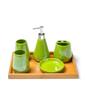 JIA SHUN accessori da bagno set regalo eco-friendly in ceramica colorata accessori per il bagno set con vassoio di legno