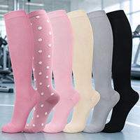 Tobfit 6 paires de chaussettes de compression pour femmes, hommes et adultes, améliorent la circulation, la récupération, respirantes, pour le sport, la course à pied, le cyclisme, les voyages en avion