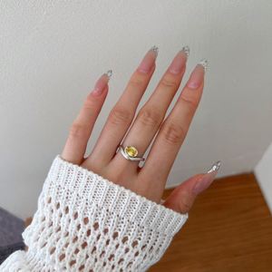 Bague de promesse de mariage Dylam en argent S925 de haute qualité, surface brossée incurvée, forme ovale, diamant, topaze, zircone 5A - Product Image 5