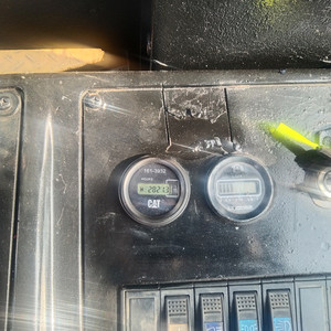 Chargeuse sur pneus d'occasion Cat 966C, faible nombre d'heures, d'origine japonaise, modèle classique robuste, efficace pour les carrières et la construction. - Product Image 3
