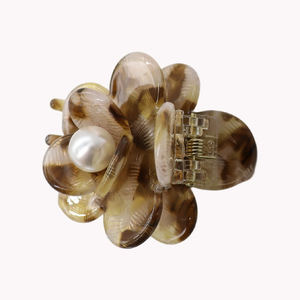 Fermagli per Capelli Francesi in Acetato da 4,9 cm con Fiori e Perle, un Accessorio per Capelli Raffinato ed Elegante per Signore - Product Image 4