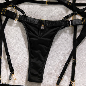 Ensemble de Lingerie Harnais Chaîne Dorée pour Femme en Cuir PU, Soutien-gorge à Armatures, <span class=keywords><strong>Porte</strong></span>-jarretelles, String, Lingerie Exotique, Vêtements de Nuit de Boutique, Vente en Gros - Product Image 4