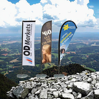 Drapeau en polyester personnalisable en forme de goutte d'eau avec logo sur mesure et mât de drapeau à levage automatique pour affichage extérieur