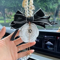 Pendentif de voiture haut de gamme avec camélia, papillon et nœud pour rétroviseur de voiture
