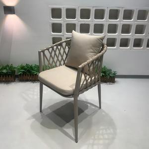 Ensemble <span class=keywords><strong>de</strong></span> table à manger d'extérieur moderne et étanche VANGARDEN pour hôtel, cour, villa, appartement – Mobilier durable en <span class=keywords><strong>plastique</strong></span> et bois - Product Image 5