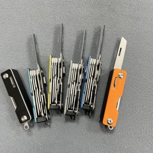 <span class=keywords><strong>9</strong></span> in 1Multi-tool 파일 가위 톱날 오프너 스크루드라이버 EDC 티타늄 코팅 스위스 나이프 ABS 핸들이있는 작은 포켓 나이프 - Product Image 3