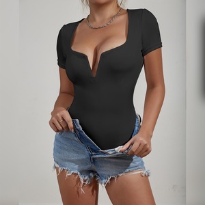 Nouvelle <span class=keywords><strong>combinaison</strong></span> sexy pour femme 2026, style occidental, col en V profond, manches courtes, coupe ajustée, pour le commerce transfrontalier - Product Image 2