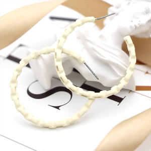 V & R <span class=keywords><strong>de</strong></span> <span class=keywords><strong>Navidad</strong></span> <span class=keywords><strong>de</strong></span> aleación <span class=keywords><strong>de</strong></span> joyería <span class=keywords><strong>de</strong></span> moda chapado en oro <span class=keywords><strong>de</strong></span> revestimiento <span class=keywords><strong>de</strong></span> goma <span class=keywords><strong>de</strong></span> bambú, pendientes <span class=keywords><strong>de</strong></span> aro - Product Image 4