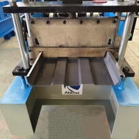 Machine à rouler la tôle mobile de haute précision, machine à former les toits en zinc, machine à fabriquer des tôles de toiture en aluminium à vendre