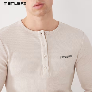 Camiseta Henley de Manga Larga para Hombre, Estilo Minimalista, Color Beige, con Estampado de Letras a Rayas, Mezcla de Algodón, Corte Ajustado, Diseño Contemporáneo - Product Image 3
