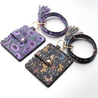 Vente de gros Bracelet en perles de silicone, porte-clés Bracelet porte-cartes en PU porte-clés avec bracelet assorti Portefeuille/