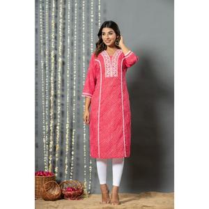 Conjunto elegante hecho a mano de Kurta con pantalón y Dupatta estampada a precio mayorista de algodón puro estampado digital largo para mujer - Product Image 1