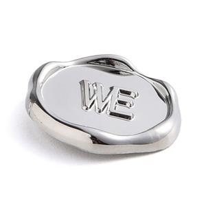 Logotipo en Relieve con Forma de Flor, Color Plateado, Función Decorativa, Pequeña Decoración - Product Image 3