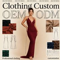 Robe longue moulante élégante bordeaux pour femme, col en V profond, bretelles spaghetti, froncée, avec fente latérale