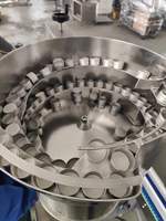 Machine de remplissage et de bouchage de boissons gazeuses à moteur pneumatique pour bouteilles en plastique PET de 10 ml à 100 ml