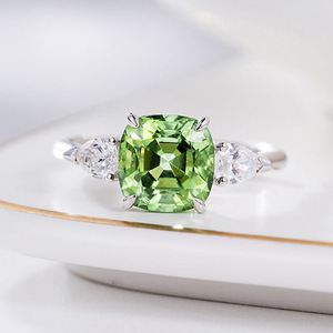 Anello a Forma Quadrata di Colore Verde Design Elegante Anello da Dito per Donne - Product Image 3