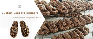 Sandalias de Mujer Personalizadas de Diseñador de Moda, de Piel Sintética Afelpada, Suaves y Esponjosas, Pantuflas de Piel de Oveja para Hombre - Product Image 4
