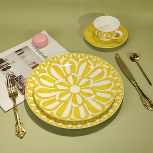 Ensemble de vaisselle et assiettes en céramique de style européen de luxe jaune classique, très vendu - Product Image 5