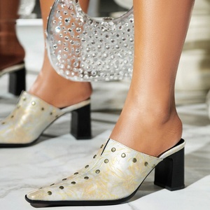 Mules à talons carrés bas pour femme, à motifs floraux sur métal, grande taille 48, coupe large, sandales habillées pour le bureau - Product Image 5