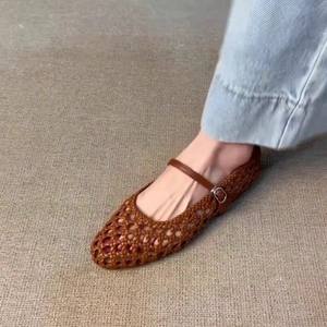 Nuevas Sandalias Planas de Cuero Genuino para Mujer 2026, Estilo Romano, Punta Redonda, con Hebilla y Diseño Calado Francés - Product Image 4