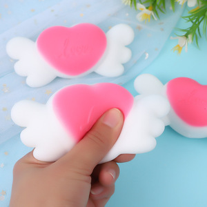 Juguete Sensorial Antiestrés de TPR con Alas en Forma de Corazón de 11cm, Nuevo Estilo, Unisex, para Mayores de 14 Años, Regalo Creativo para Aliviar el Estrés, Diversión y Bienestar - Product Image 5