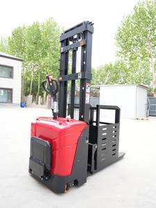 Gerbeur électrique avec cage élévatrice adaptée à l'empileur de chariot élévateur électrique équipé pour les réparations domestiques Réparations de bâtiments - Product Image 3