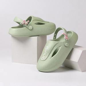 Zuecos Onuo para mujer, zapatos planos de verano de EVA negros, sandalias de playa cómodas con punta cerrada antideslizantes, talla 35-40 - Product Image 4