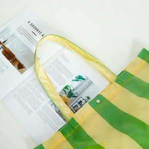 Özel Logo baskılı Polyester Tote çanta uzun döngü kolu yeniden kullanılabilir geometrik tasarım ambalaj alışveriş için mükemmel hediye fikri - Product Image 5