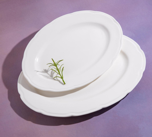 Plat de service en porcelaine blanche à bord ondulé avec logo personnalisé, motif personnalisé, céramique moderne, écologique, pour mariage, banquet, hôtel de luxe, restaurant - Product Image 2