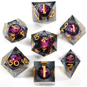 Dndゲームプレーヤーの美しく人気のクリスマスリキッドコア樹脂シャープエッジダイスセット - Product Image 4