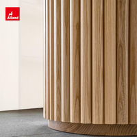 Armoire de cuisine Alland haut de gamme sur mesure en MDF avec panneau de porte nervuré, îlot incurvé et choix de couleurs variés