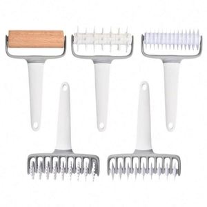 Rouleau à pâtisserie en plastique, coupe-pâte manuel à roue à aiguilles, outil de pâtisserie pour biscuits et pizzas - Product Image 6