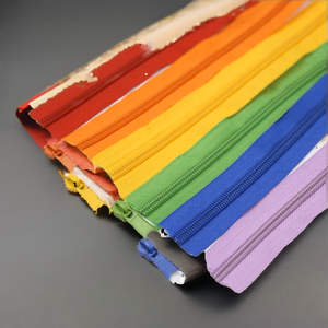 กระเป๋าเป้สะพายหลังหรูหราพร้อมโลโก้สั่งทำแบบขายส่ง # ตัวเลื่อนซิปโลหะแบบดึง 5 ชิ้น สีเงิน ไนลอน น้ำหนัก 1.8 กรัม ปราศจากนิกเกิล สำหรับกระเป๋าเดินทาง - Product Image 3