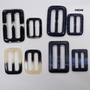 <span class=keywords><strong>Boucle</strong></span> à clip en résine enduite haut de gamme avec design réglable pour vêtements à la <span class=keywords><strong>taille</strong></span> - Product Image 2