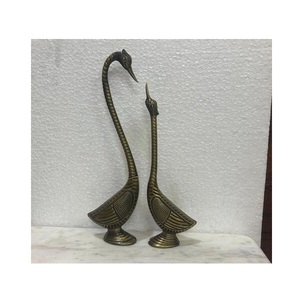 Figurine décorative moderne en métal miniature pour table, artisanat pour la décoration intérieure de la maison et du bureau, cadeau d'anniversaire - Product Image 1