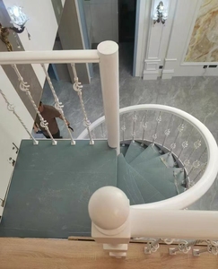 Escalier en spirale moderne en métal sur mesure, intérieur/extérieur, en acier inoxydable avec rampe en verre - Product Image 1