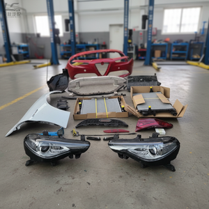 Kit carrosserie, pare-chocs avant avec calandre et feux antibrouillard pour Alfa Romeo Giulia <span class=keywords><strong>Stelvio</strong></span>, remplacement OEM - Product Image 1