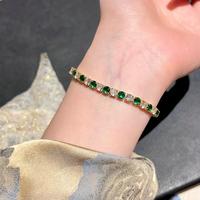 Collection de bijoux élégants et tendance : Bagues et bracelets assortis avec pendentif chat rose et pierre précieuse verte, directement de l'usine