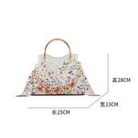 Sac à bandoulière élégant de créateur pour femmes, sacs à main de marque OEM et ODM avec fermeture éclair et chaînes, sacs à main pour dames avec impression florale métallique et foulard