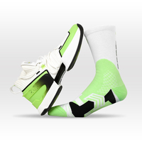 Vente en gros de chaussettes de basket-ball de sport épaissies en tricot vert avec coussin personnalisé