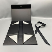 Boîte d'emballage de bijoux en papier de luxe en forme de livre personnalisée petite boîte cadeau magnétique avec ruban