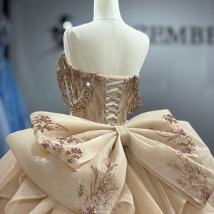 Elegante Vestido de Quinceañera Color Champán con Cristales y Hombros Descubiertos, con Lazo Grande - Product Image 6