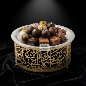Plateau de service au chocolat tendance au design arabe, motif calligraphique, en métal poli, léger, idéal pour les fêtes et festivals - Product Image 1