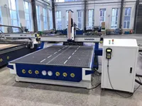 Machine de découpe et de gravure CNC 3 axes 1325 à chaud pour le bois et l'acrylique