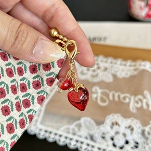CHENXI Llaveros Originales 3D de Fresa, Colgante para Bolsos de Niñas, Accesorios de Joyería, Decoración para Estuches de Auriculares - Product Image 4
