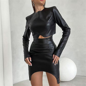 Completo in PU 2025 primavera nuovo tinta unita girocollo manica lunga gonna <span class=keywords><strong>aderente</strong></span> a vita alta irregolare completo due pezzi da <span class=keywords><strong>donna</strong></span> - Product Image 3