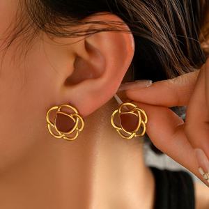 Boucles d'oreilles clous Soleil en acier inoxydable doré, forme fleur, plaqué or 14 carats, tendance, personnalisées, sur mesure, bijoux de fête pour femme - Product Image 2